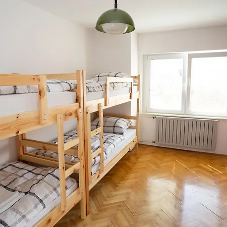 Lakebled Hostel *
