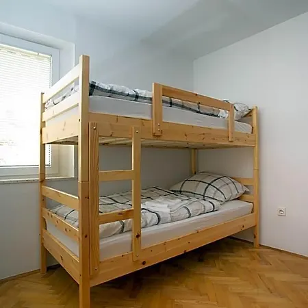 Lakebled Hostel