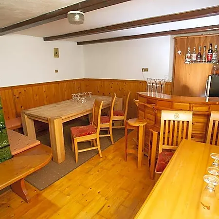 Lakebled Hostel *