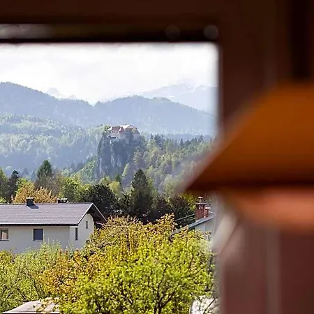Lakebled Hostel