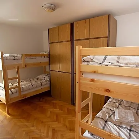 Lakebled Hostel *