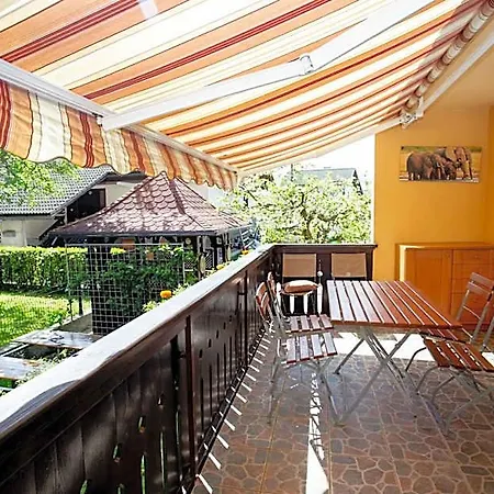 Lakebled Hostel