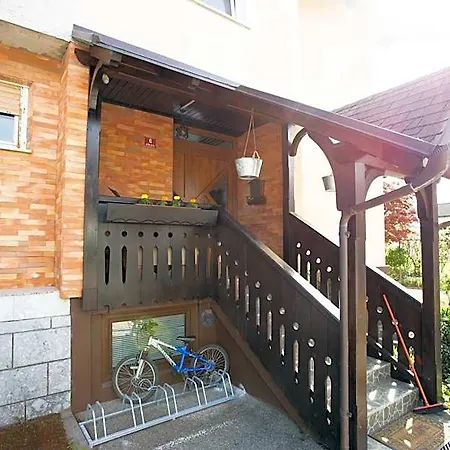 Lakebled Hostel *
