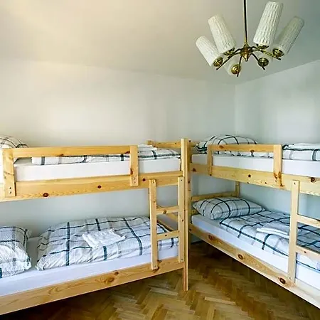 Lakebled Hostel *